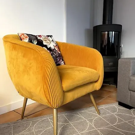 Grande Maison Avec Un Patio Au Bord De La